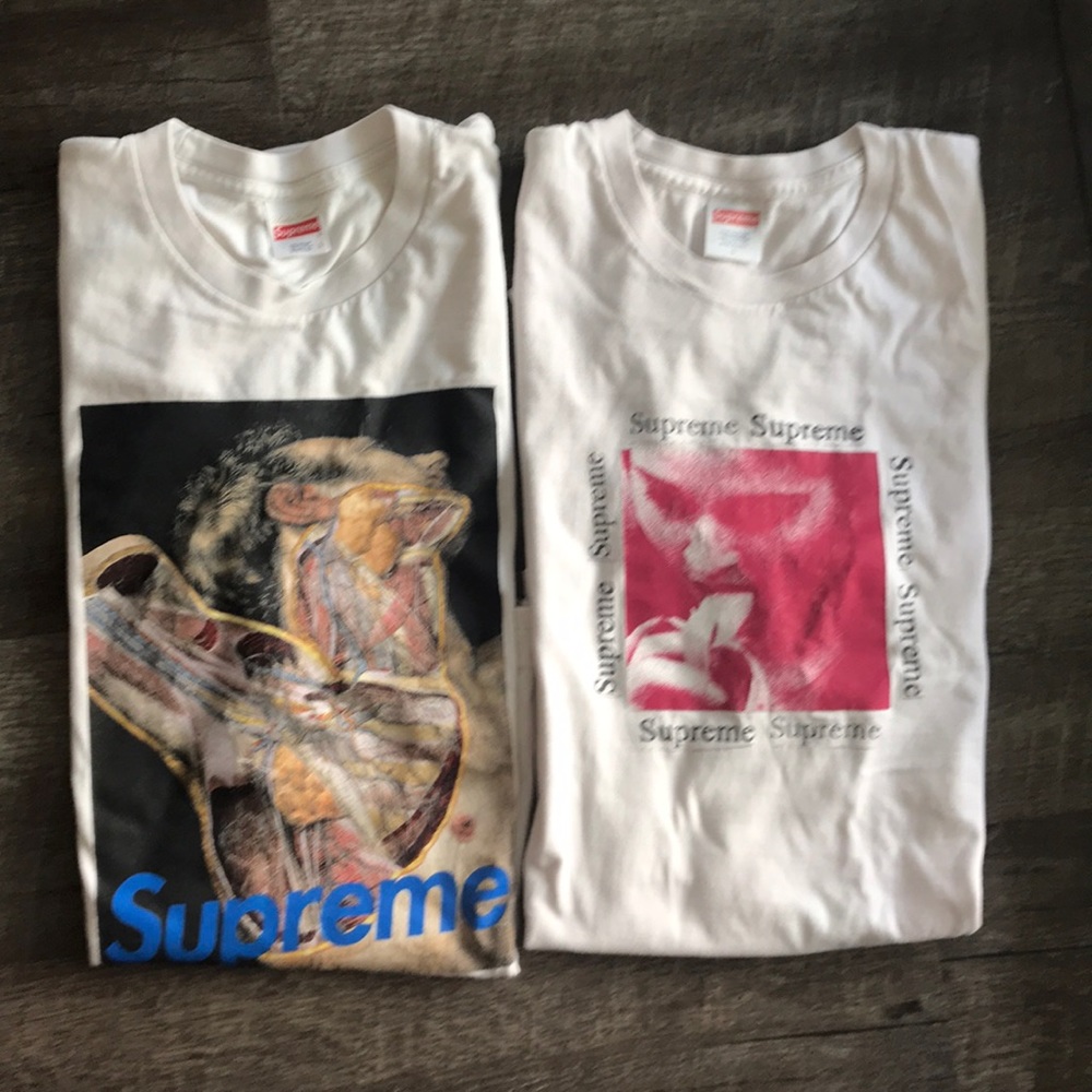 Supreme,2 authentic t-shirts,C pics&descriptions.